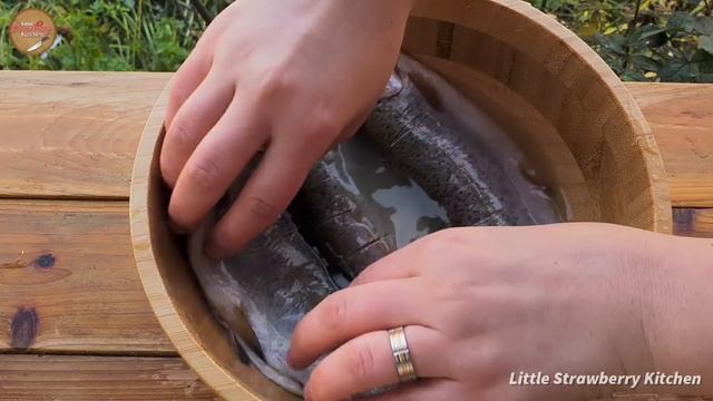 SUPER CRISPY FRIED FISH RECIPE | SIMPLE FISH FRY RECIPE | ASMR FOOD | HOW TO FRY FISH смотреть онлайн