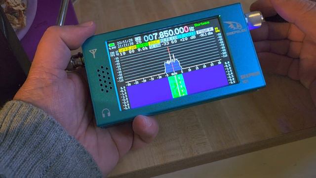 DEEPSDR 101 Tuning on telescopic antenna several signals on Shortwave смотреть онлайн