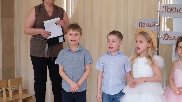 С праздником мам! гр. Капитаны чудес.