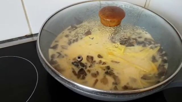 ОМЛЕТ С ГРИБАМИ И СЫРОМ САМЫЙ ВКУСНЫЙ И ЯЙЦО БЕЗ ЖЕЛТКА смотреть онлайн