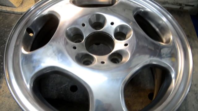 Полировка колесного диска до зеркала. Как это делается. Polishing the wheel to the mirror. смотреть онлайн