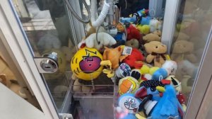 Играю в самый большой и самый маленький автоматы с игрушками и ВЫИГРЫВАЮ