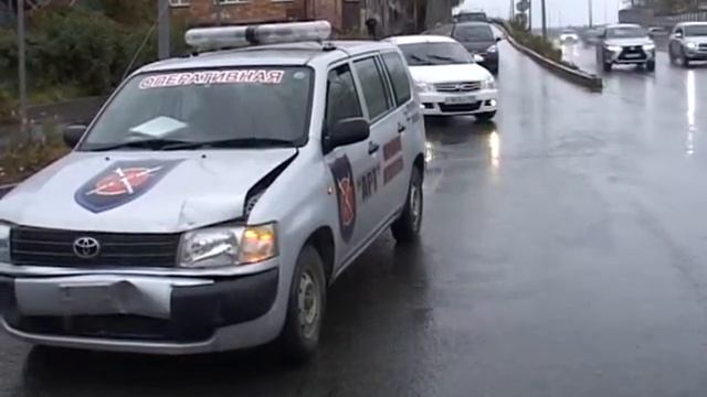 Автомобиль охраны врезался в малолитражку на улице Олега Кошевого смотреть онлайн