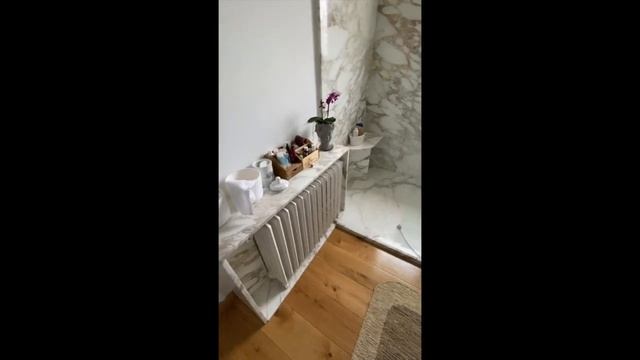 Du marbre Calacatta en salle de bain смотреть онлайн