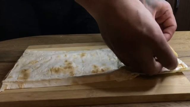 Сосиска в лаваше, вкусный перекус. #сосиски #вкуснобыстро #готовимдома смотреть онлайн