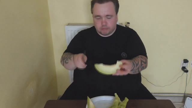 ДЫНЯ КОЛХОЗНИЦА. ОБЖОР НА ДЫНЮ смотреть онлайн