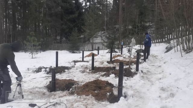 Перенос дома вниз под гору на участке. Запись с камеры наблюдения и фото основных этапов переноса. смотреть онлайн