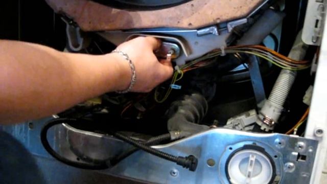 Замена тэна в стиральной машине Bosch WFC 2067 OE смотреть онлайн