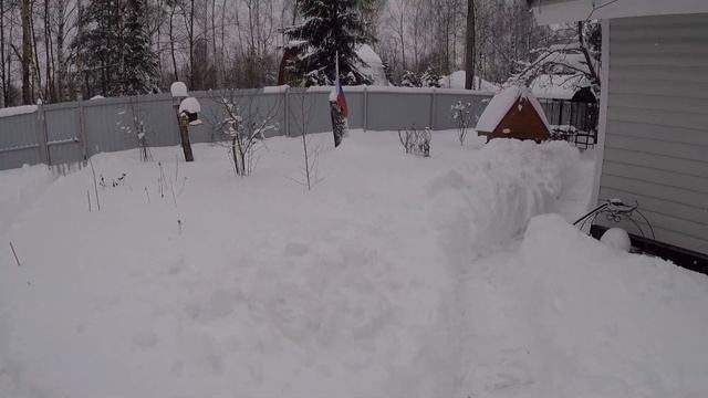 КАК ПОЧИСТИТЬ КРЫШУ ОТ СНЕГА НА ДАЧЕ ЛЁГКИЙ СПОСОБ смотреть онлайн