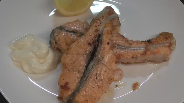 Жарим форель