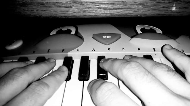 Sting - Shape of my Heart (Leon the Professional) Cat Piano Cover смотреть онлайн