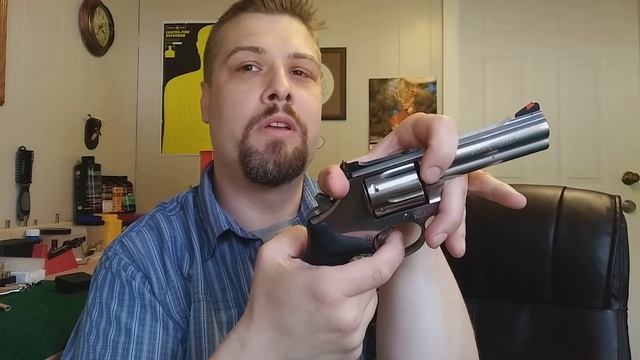 How To SAFELY De-Cock a Revolver смотреть онлайн