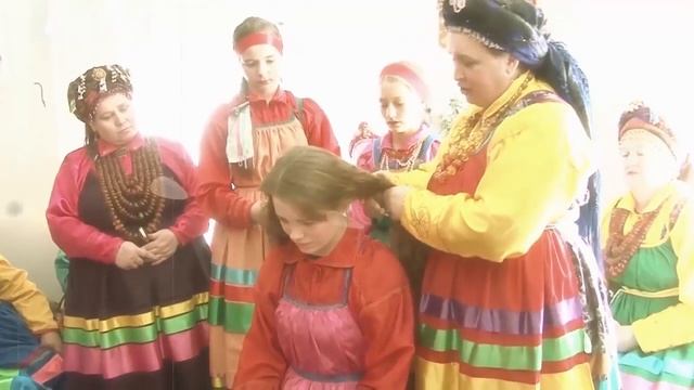 Фрагмент свадебного обряда. Завязывание кички / Старообрядцы (семейские) Забайкалья. 6+ смотреть онлайн