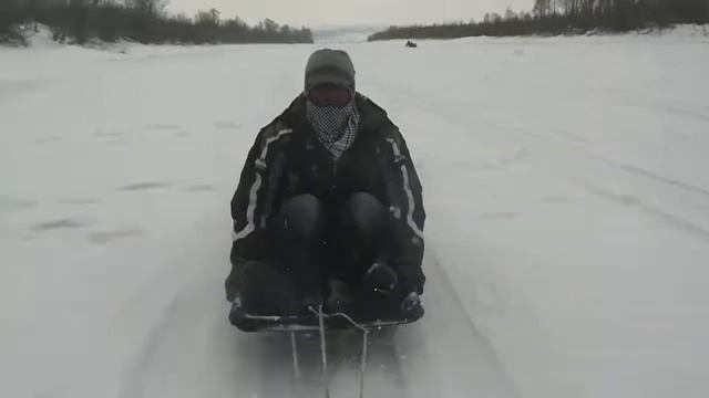 70 км/ч на салазках за снегоходом. смотреть онлайн