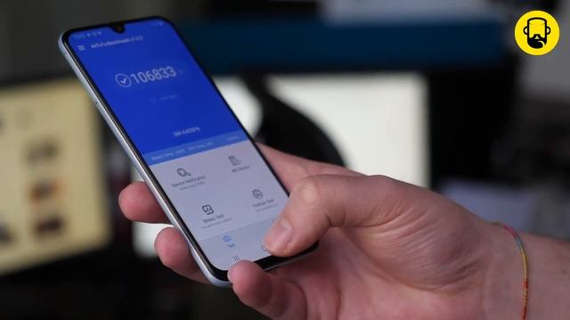 Samsung Galaxy A40 – редкий компакт смотреть онлайн