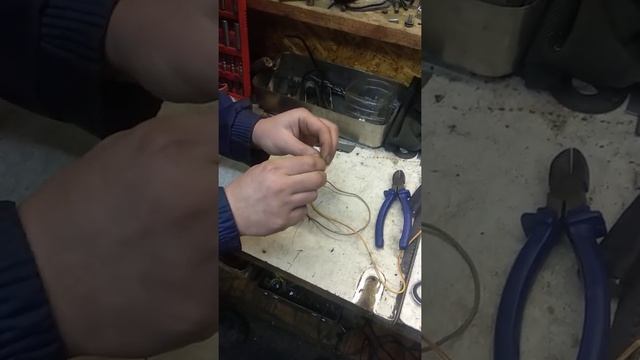 Леха взял нож!) лайфхак, оголяем" провода,Мамкин электрик,снять изоляцию snoskoles смотреть онлайн