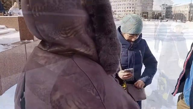 Неожиданно и мне подарок к празднику вручили,- было очень приятно! смотреть онлайн