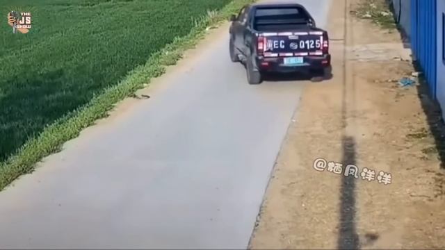 KUNG HINDI SA CAMERA DI MO MAPAPANOOD TO | INCREDIBLE MOMENTS CAUGHT ON CCTV CAMERA смотреть онлайн