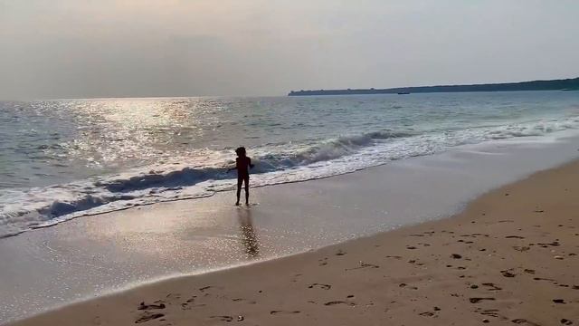 ВЛОГ Море, пляж, Огромные волны! Абхазия, Пицунда 27 октября 2020 смотреть онлайн