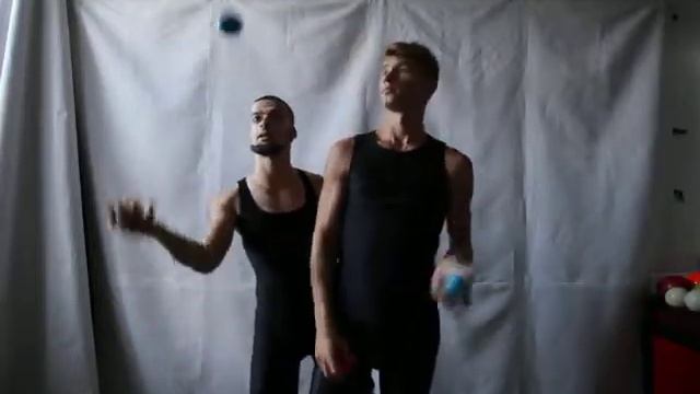 #30. Перекидки 5М п.с. (видео уроки по жонглированию от ПГ И МК) смотреть онлайн