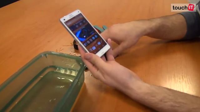 Sony Xperia Z3 Compact смотреть онлайн