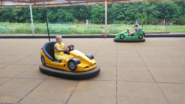 Аттракцион автодром машинки смотреть онлайн