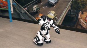 Супер робот! Видео обзор робота на пульте управления wowwee robosapien - игры для детей!