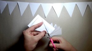 Как сделать ГИРЛЯНДУ ИЗ ТРЕУГОЛЬНИКОВ своими руками из бумаги А4?