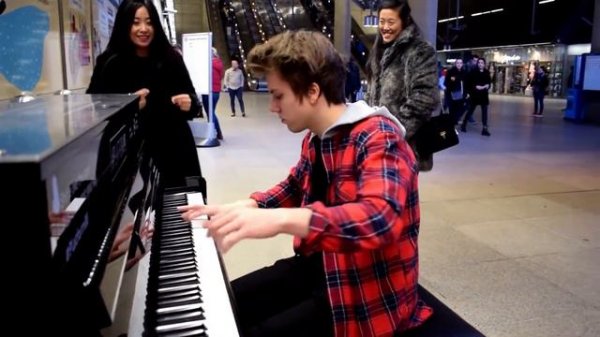 INCREDIBLE PIANO PLAYING #1 (НЕВЕРОЯТНАЯ ИГРА НА ПИАНИНО)