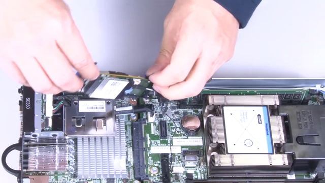 Lenovo ThinkSystem SE350 installing a M2 WLAN LTE wireless adapter смотреть онлайн
