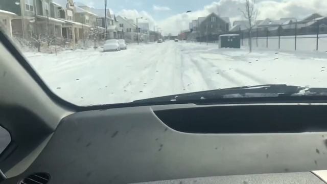 Toyota Prius with snow chains смотреть онлайн