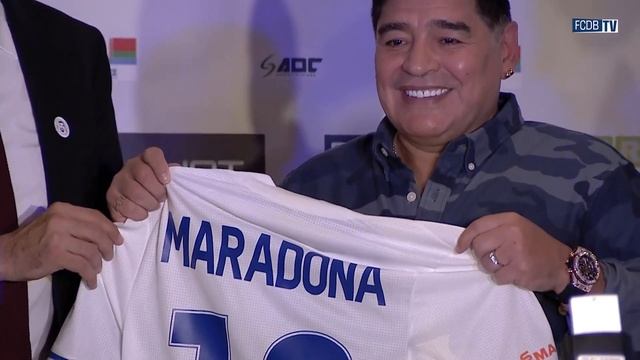 Марадоне презентуют футболку ФК «Динамо Брест» под номером 10 смотреть онлайн