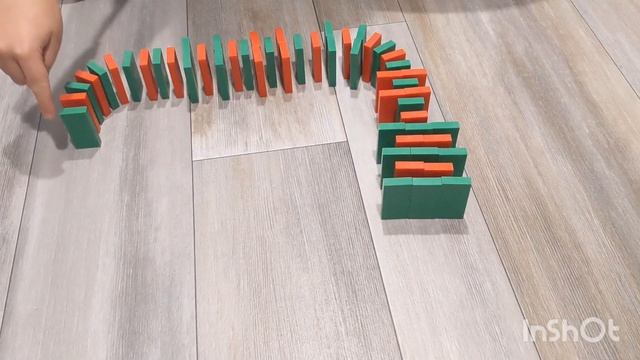 Festive Domino Toppling | Happy Holidays смотреть онлайн