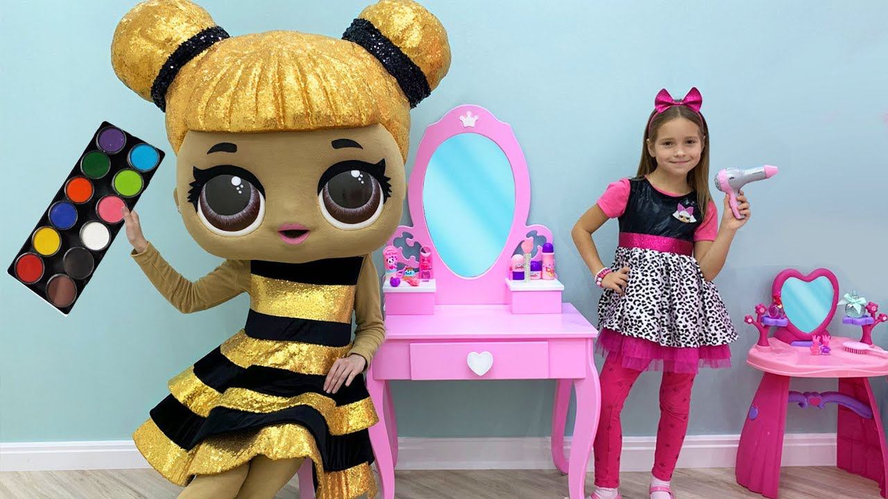 София играет в салон красоты с Куклами и Детской парикмахерской, Makeup and Beauty Salon for Dolls смотреть онлайн