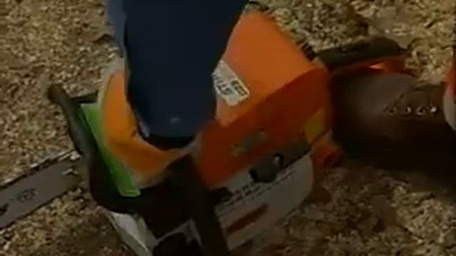 How to Start a Stihl Chain Saw смотреть онлайн