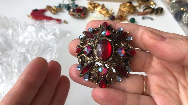 Распаковка винтажных украшений смотреть онлайн
