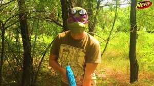 Детское видео про нёрфы и битвы стрелялки между братьями в реальной жизни.