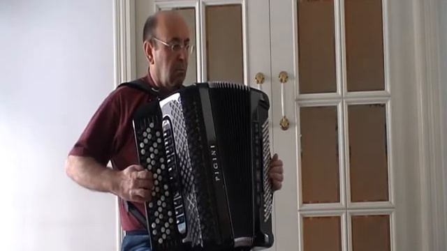 J.S. Bach. Bourree from the Suite No. 1 for Lute in e-minor, BWV 996. Accordion version смотреть онлайн