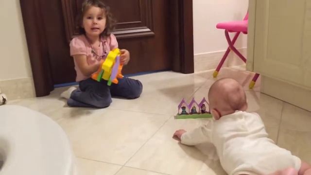 Маша ползает смотреть онлайн