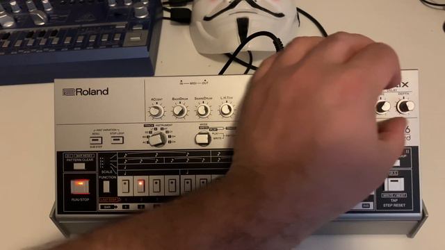 Roland Tr-06 Drumatix Solo Session Jam #4 смотреть онлайн