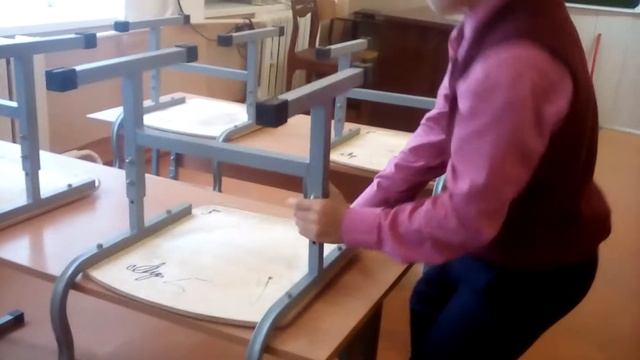 Приклеили стул стул приколисты детки смотреть онлайн