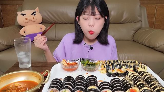 이 조합은 못참죠😋김밥 11줄+라면 분식 꿀조합 먹방 Gimbap and ramen eating show ASMR смотреть онлайн