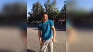 Он у меня внутри живёт. Он мне покоя не дает.