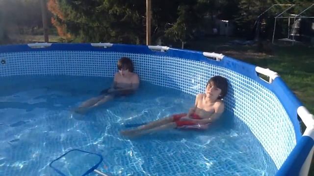 Ice cold pool challenge!!!! смотреть онлайн