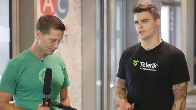 Todd Motto talks with Jeff Whelpley during Angular Connect 2016 смотреть онлайн