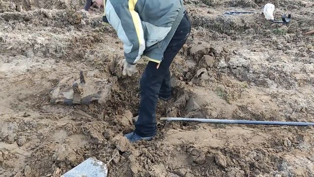 Коп металлолома! Танковые траки залитые бетоном! смотреть онлайн