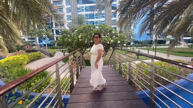 Experiencing the awesome ambiance of #Dukes the palm смотреть онлайн