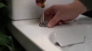 Установка сиденья для унитаза с системой плавного опускания SoftClose