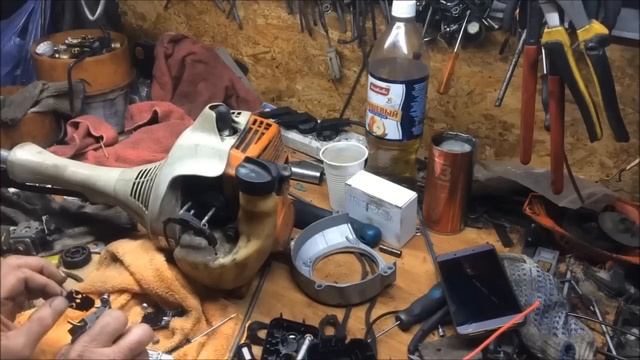 Штиль FS-50 замена _пересохшей_ диафрагмы на карбюраторе. смотреть онлайн