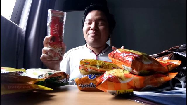 AKHIRNYA SUPPLY MAKANAN DARI INDONESIA DATANG! WAH BERATNYA SAMPE 2KG! смотреть онлайн